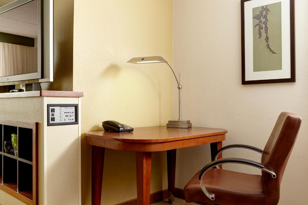 Deluxe King Room interior